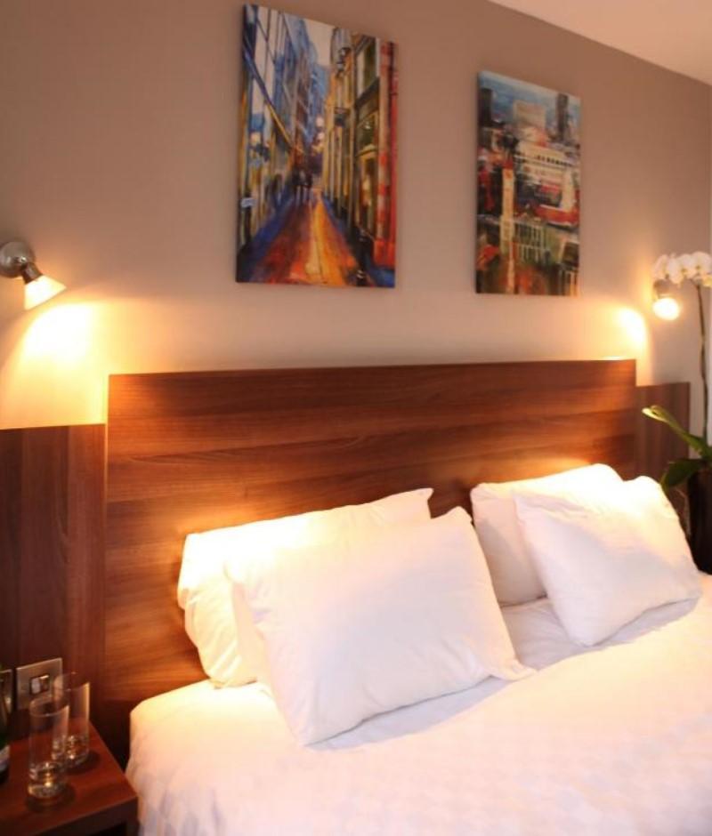 Leonardo Royal Hotel Бирмингам Екстериор снимка A bedroom in a hotel