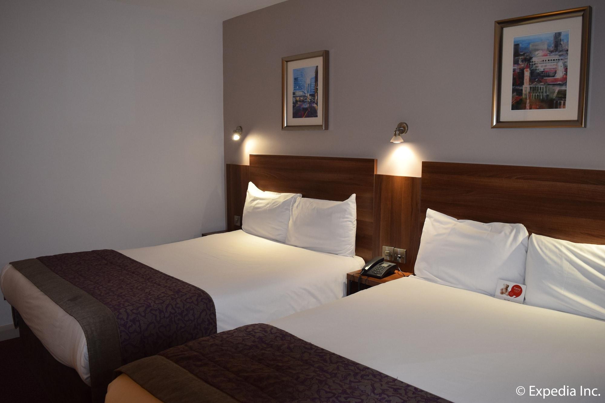 Leonardo Royal Hotel Бирмингам Екстериор снимка Two beds in a hotel room