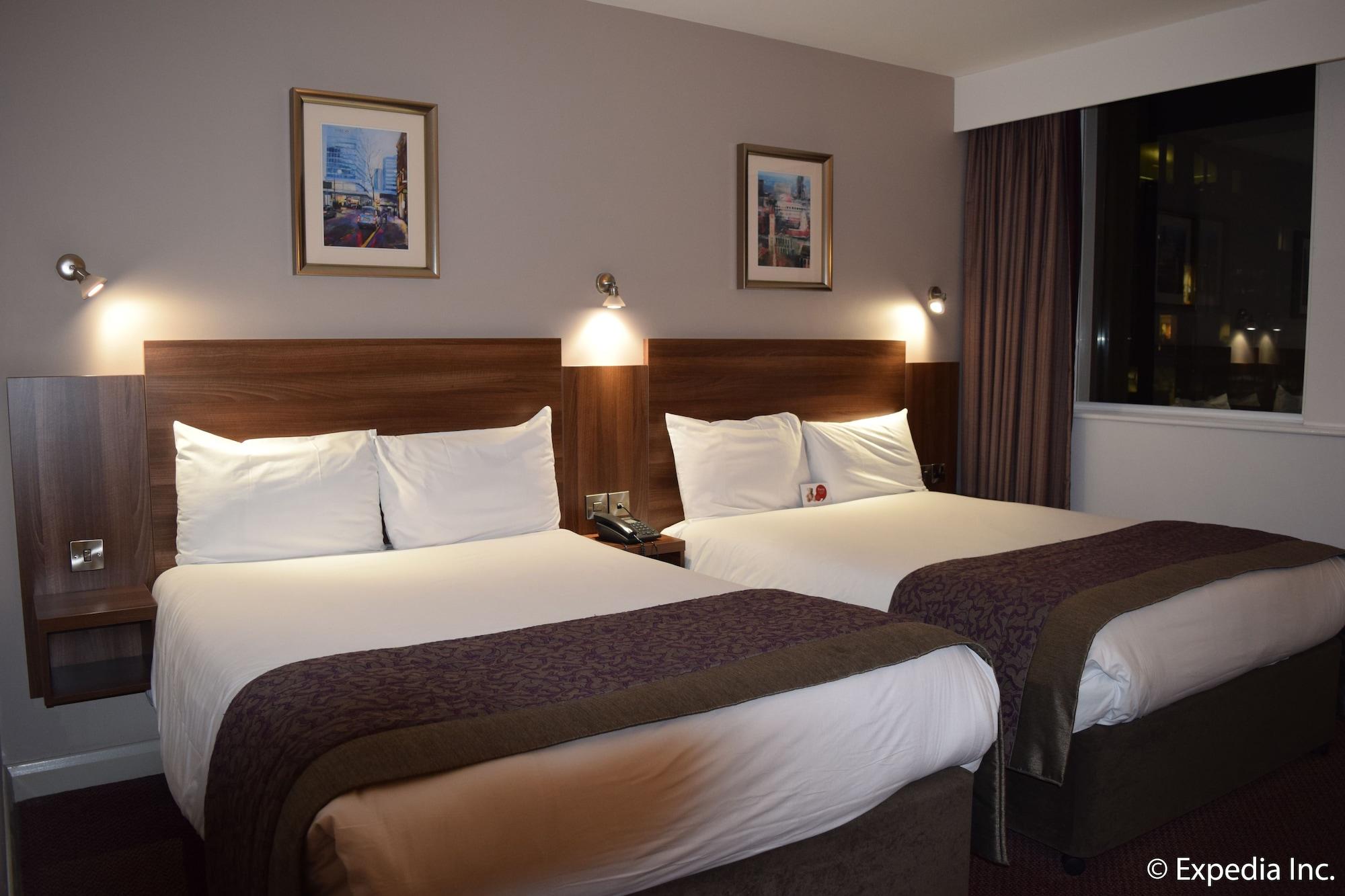 Leonardo Royal Hotel Бирмингам Екстериор снимка Two beds in a hotel room