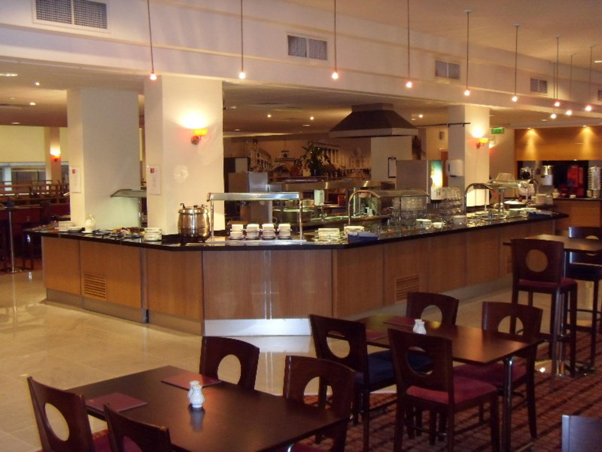 Leonardo Royal Hotel Бирмингам Екстериор снимка A buffet at a hotel