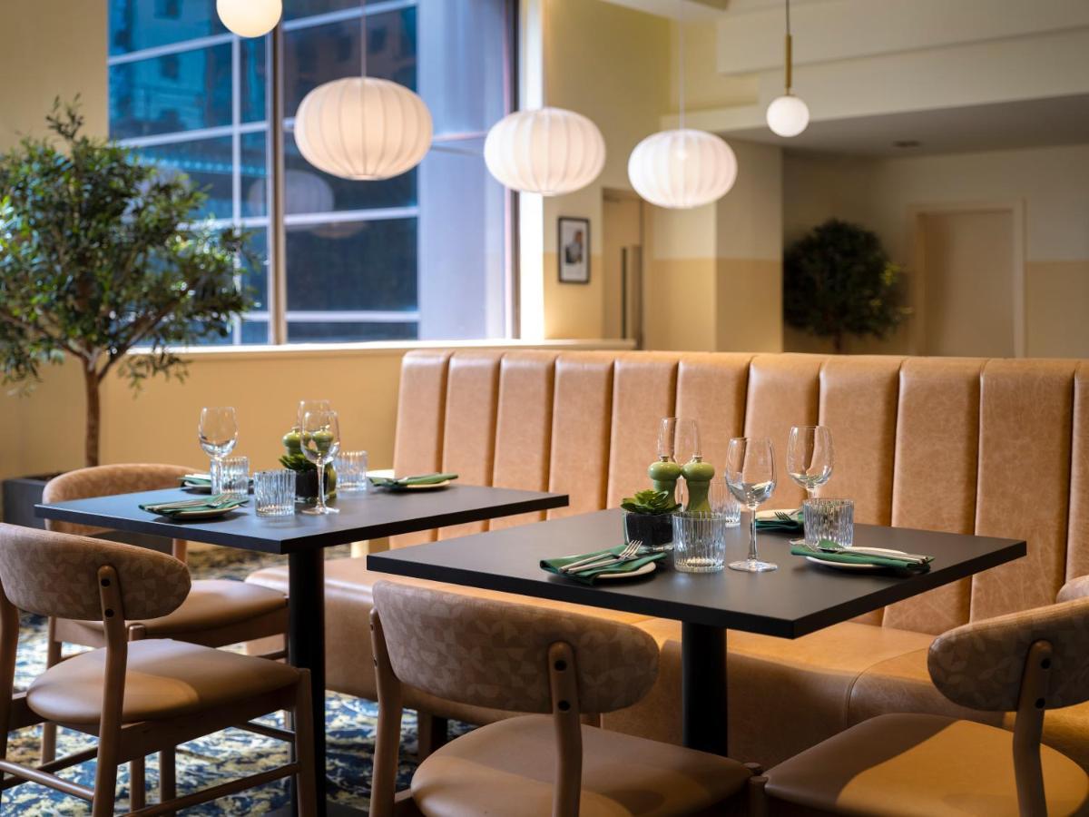 Leonardo Royal Hotel Бирмингам Екстериор снимка Interior of the restaurant