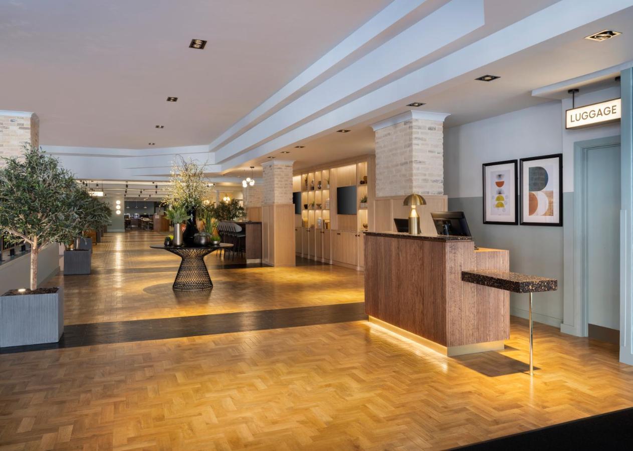 Leonardo Royal Hotel Бирмингам Екстериор снимка Reception