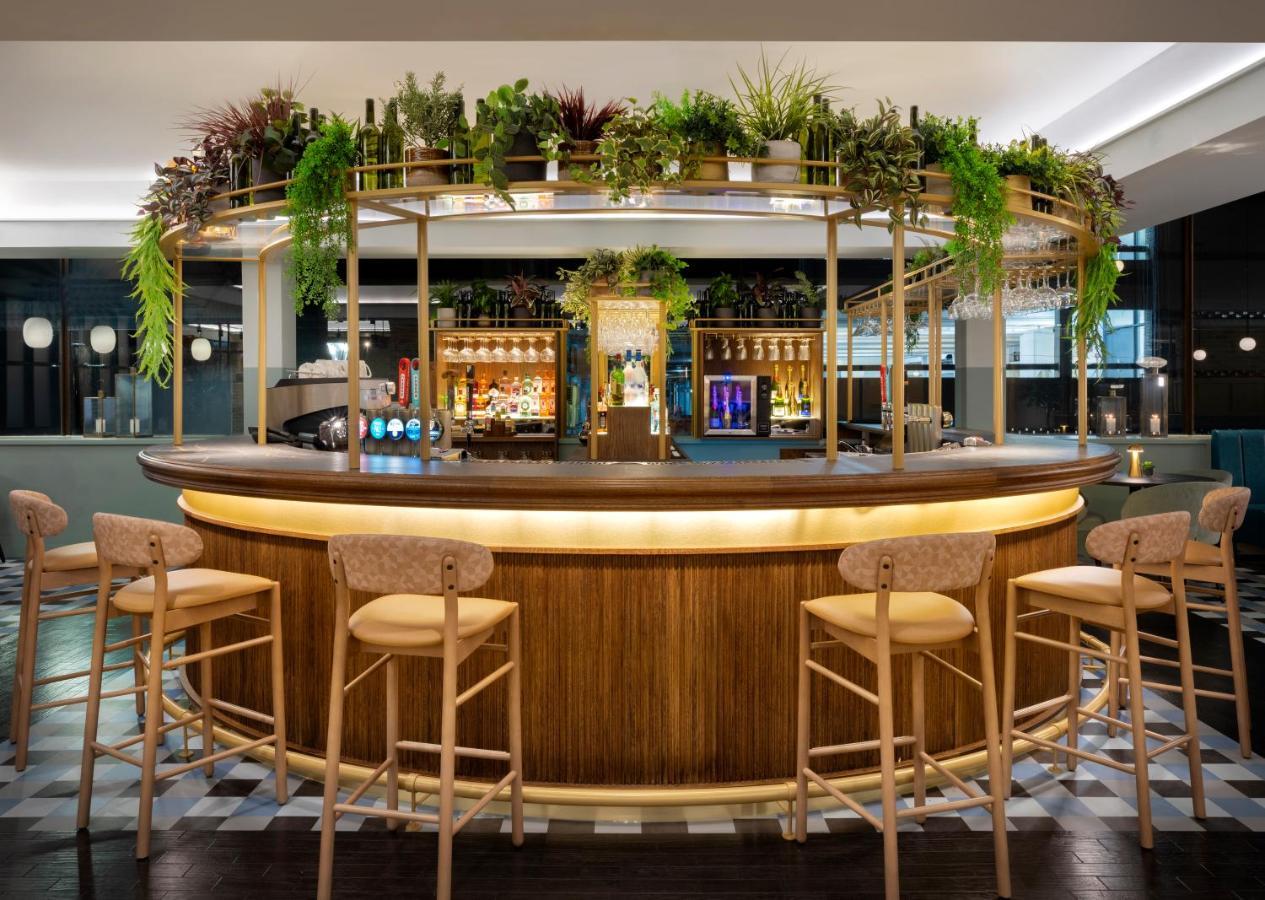Leonardo Royal Hotel Бирмингам Екстериор снимка The bar at the hotel