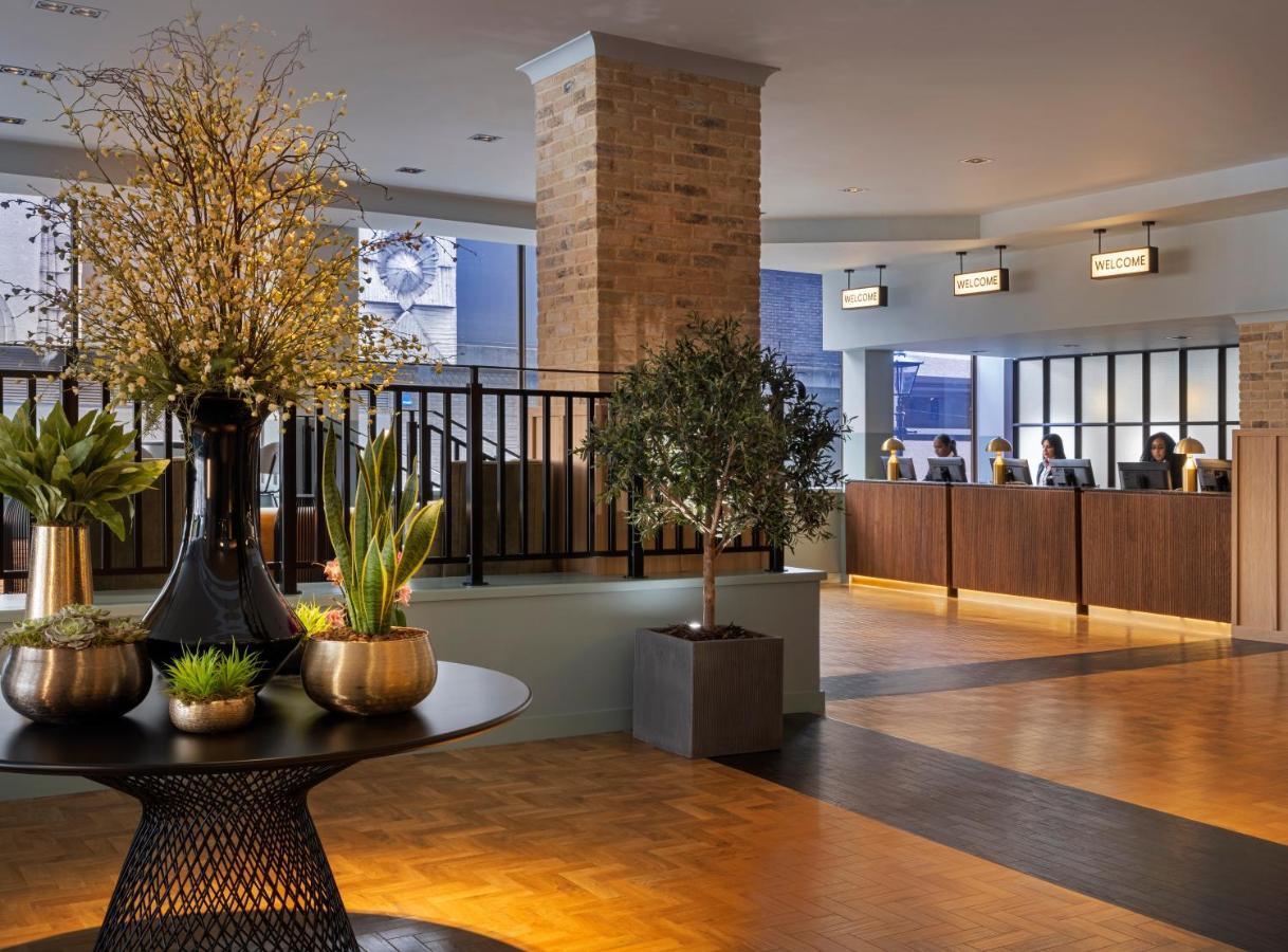 Leonardo Royal Hotel Бирмингам Екстериор снимка Reception desk