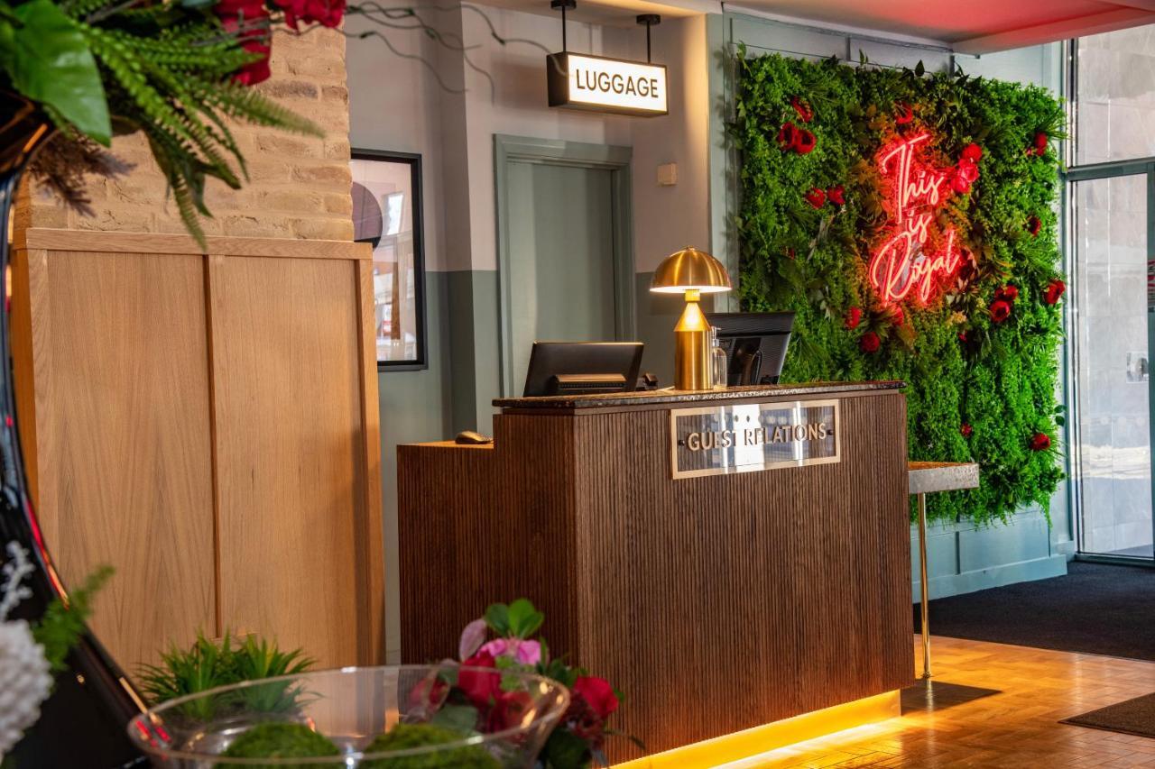 Leonardo Royal Hotel Бирмингам Екстериор снимка Reception desk