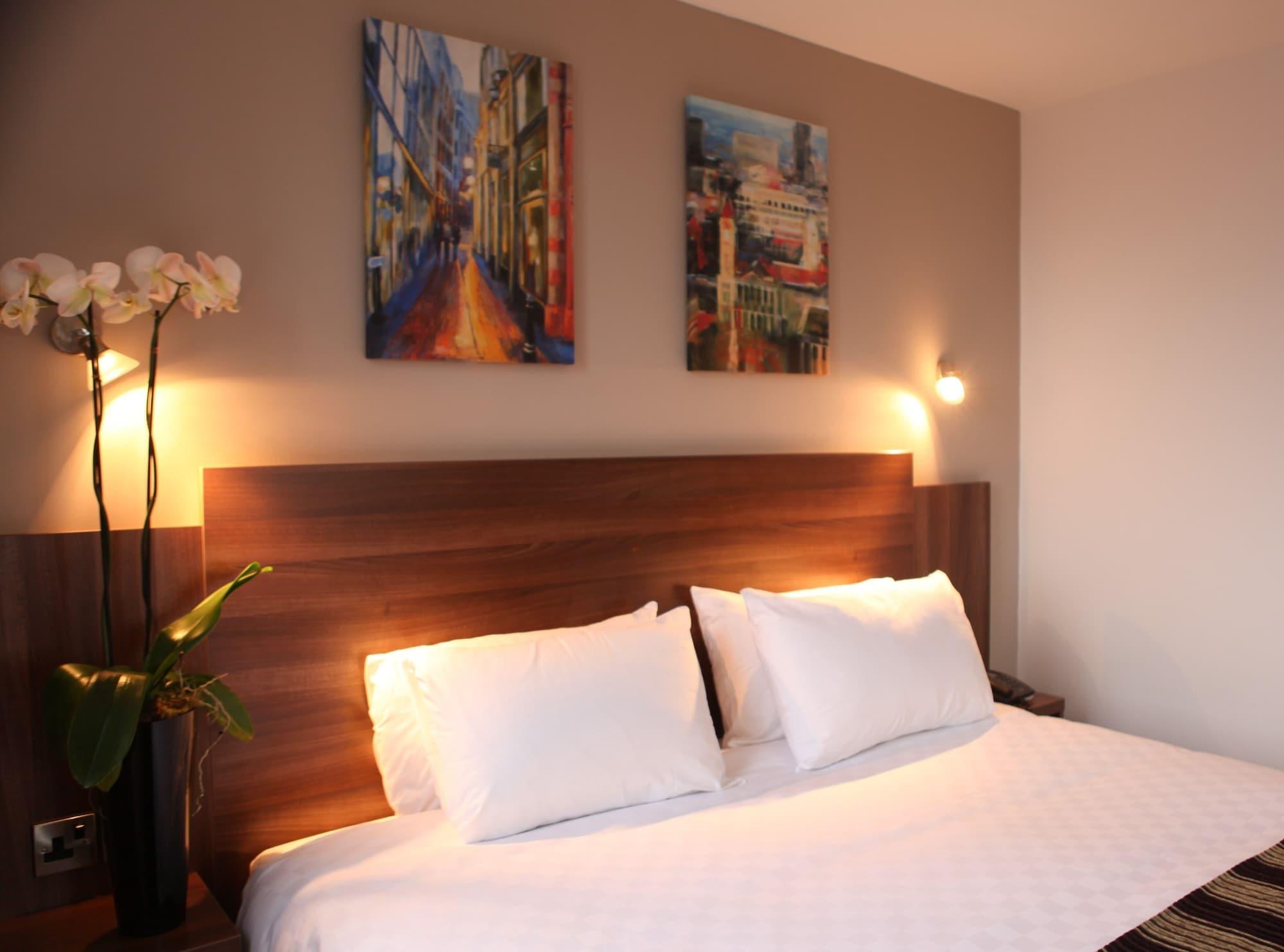Leonardo Royal Hotel Бирмингам Екстериор снимка A bedroom in a hotel