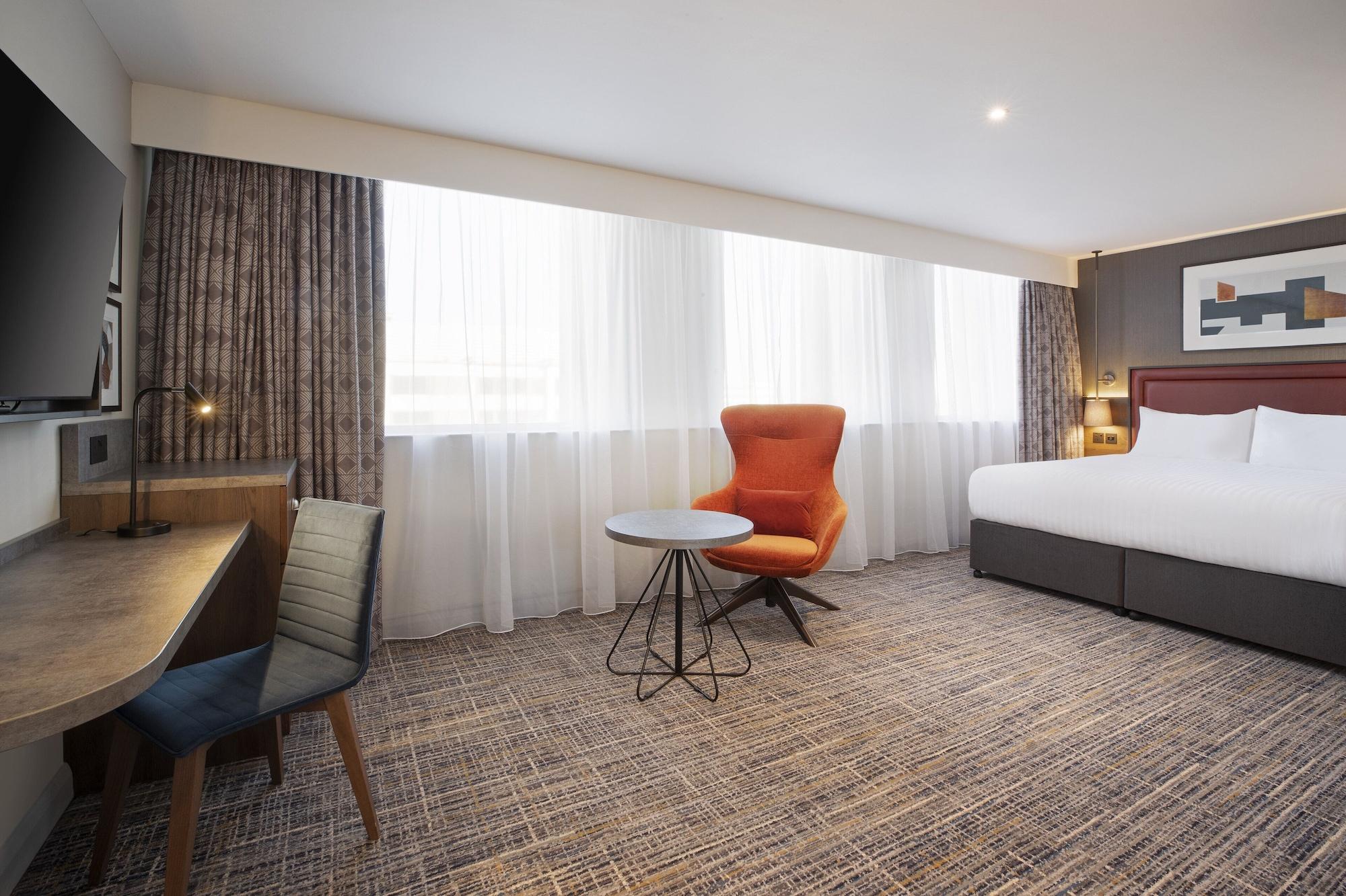 Leonardo Royal Hotel Бирмингам Екстериор снимка A room at the Hilton London Heathrow